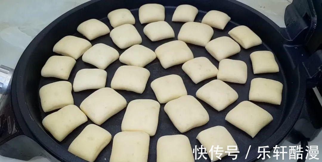 面粉|3个鸡蛋,1斤面粉,大刀一切,松软香甜不刷油,我家一周吃五次