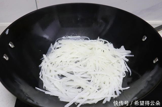 暖和|天冷适合多喝汤,推荐1道暖胃汤,做法简单,喝完暖和和的