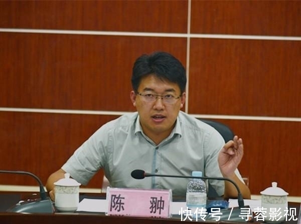 杨惠妍|妻子坐拥30万多亩地,还手握近2千亿现金,他每天负责到处做慈善