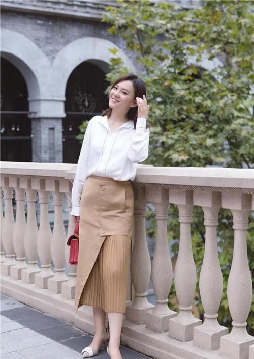 人靠衣装马靠鞍，中年女人想要不装嫩又优雅精致，只要掌握这2点