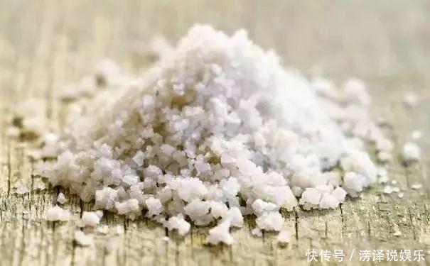 慢性胃痛|把粗鹽放鍋里炒一下，你也會治病！頂半個老中醫(yī)，省了不少吃藥錢