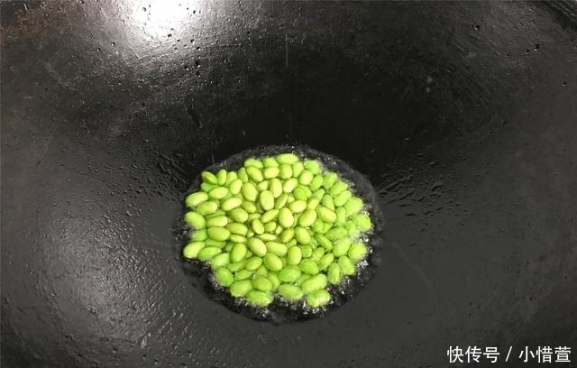 山药去皮后|清炒山药怎样做才清脆不发黑?教你一个小妙招,做出来爽口不变色