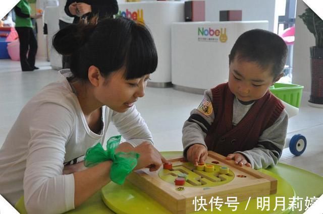 父子俩|3岁孩子每天玩玩具车,导致眼睛几乎失明,这类玩具家长别再买了