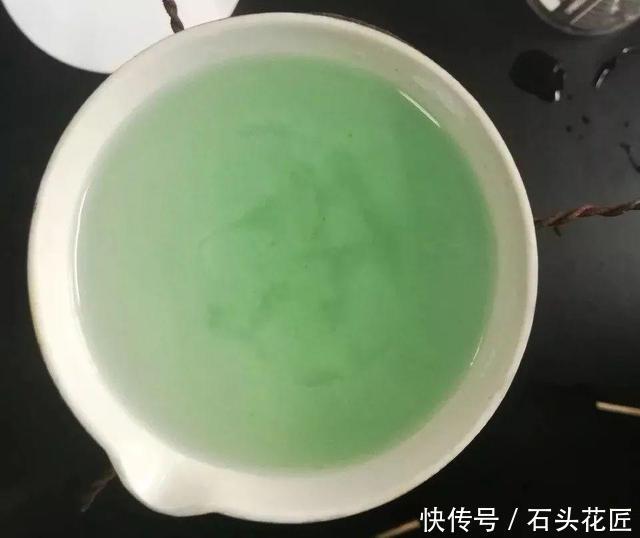 养花|养花土“板结”大土块?平时用4种“酸性水”浇灌,土质疏松肥沃