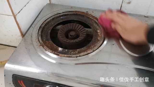 洗衣液|白醋和洗衣液混合真厉害,解决了家家户户的难题,学会回家试试!