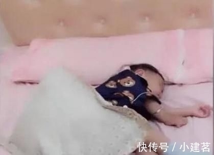 爸爸|爸爸睡得正香,被宝宝的“连环屁”崩醒,接下来的反应太逗了