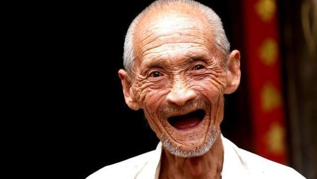 平均寿命|寿命较长的男性,五处可能比别人“小”,若都能达标,真替你高兴