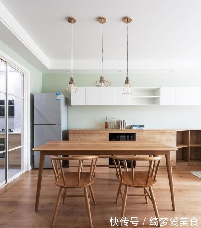 餐边柜|客厅不要沙发，墙面不做造型，越简单的装修，反而越清爽实用