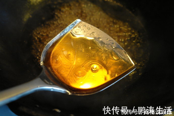 冰糖|红烧肉放白糖还是冰糖难怪炒出来的肉发苦发黑，原来错了这一步