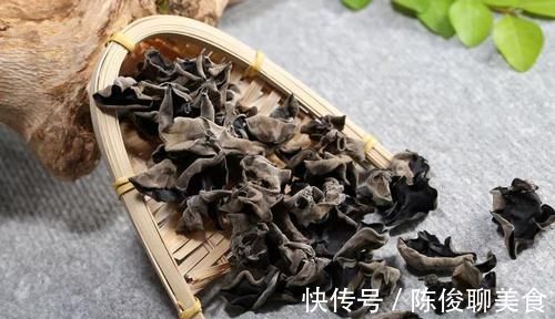 排便|被便秘困扰的人,记住日常多吃6物,润肠去燥,排便变轻松