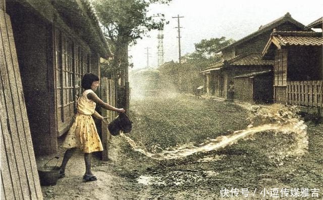 当红|日本上色老照片:当红明星给电台打广告,农村腌萝卜桶堆得很高