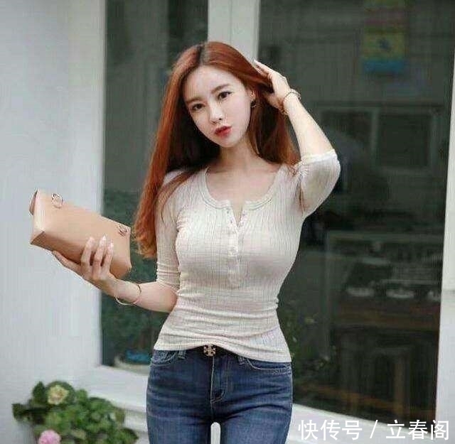 小姐姐|时尚穿搭:紧身牛仔裤小姐姐,优雅迷人凸显干练气质!