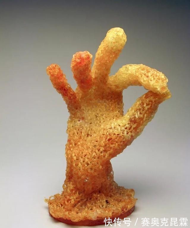 色彩#她是用玻璃雕塑“织毛衣”的第一人,这质感极其逼真!手太牛逼了