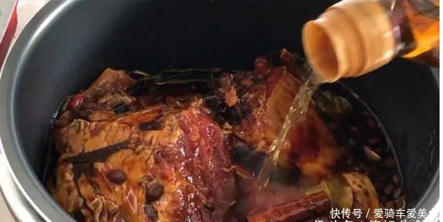 炖牛肉不焯水也不直接下锅,知道这样做,难怪他家饭店门口排队