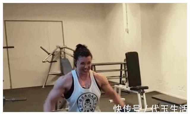 裙子|160斤的肌肉女王，总被误认为男性，只能穿裙子出门