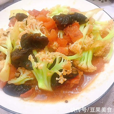 菜花|这道番茄木耳炒菜花，汤汁都要舔干净