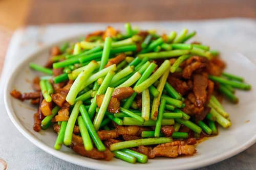 瘦肉|炒瘦肉总是发硬？不要直接下锅炒，牢记关键1步，鲜香嫩滑不粘锅