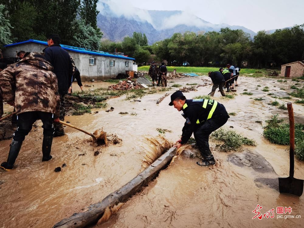 抗洪抢险|民警奋战在抗洪抢险一线