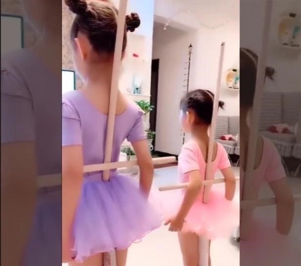 规矩|看电视可以，但是得按照妈妈的规矩来，网友：这种站姿看得人腰疼