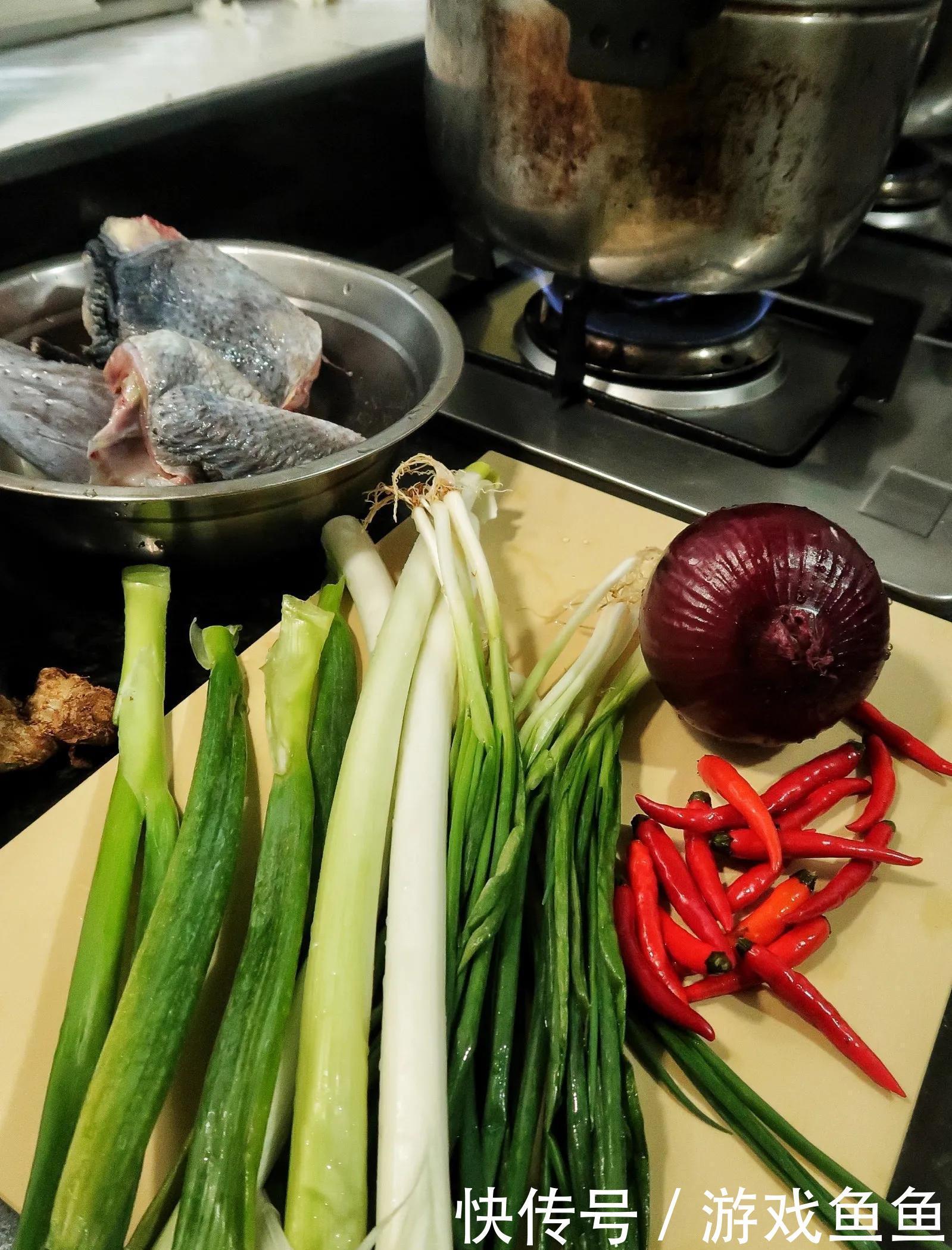 做红油椒麻鸡，一是红油，二是椒麻，三是鸡