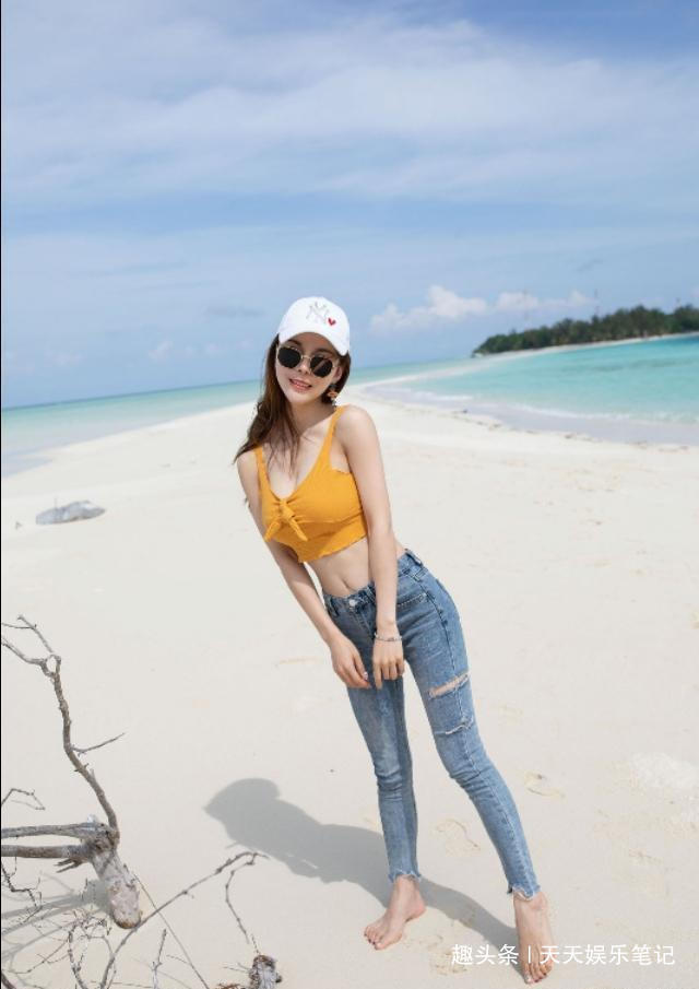 女神 搭配牛仔裤的女神诠释出简约的魅力,尽显时尚知性美的感觉