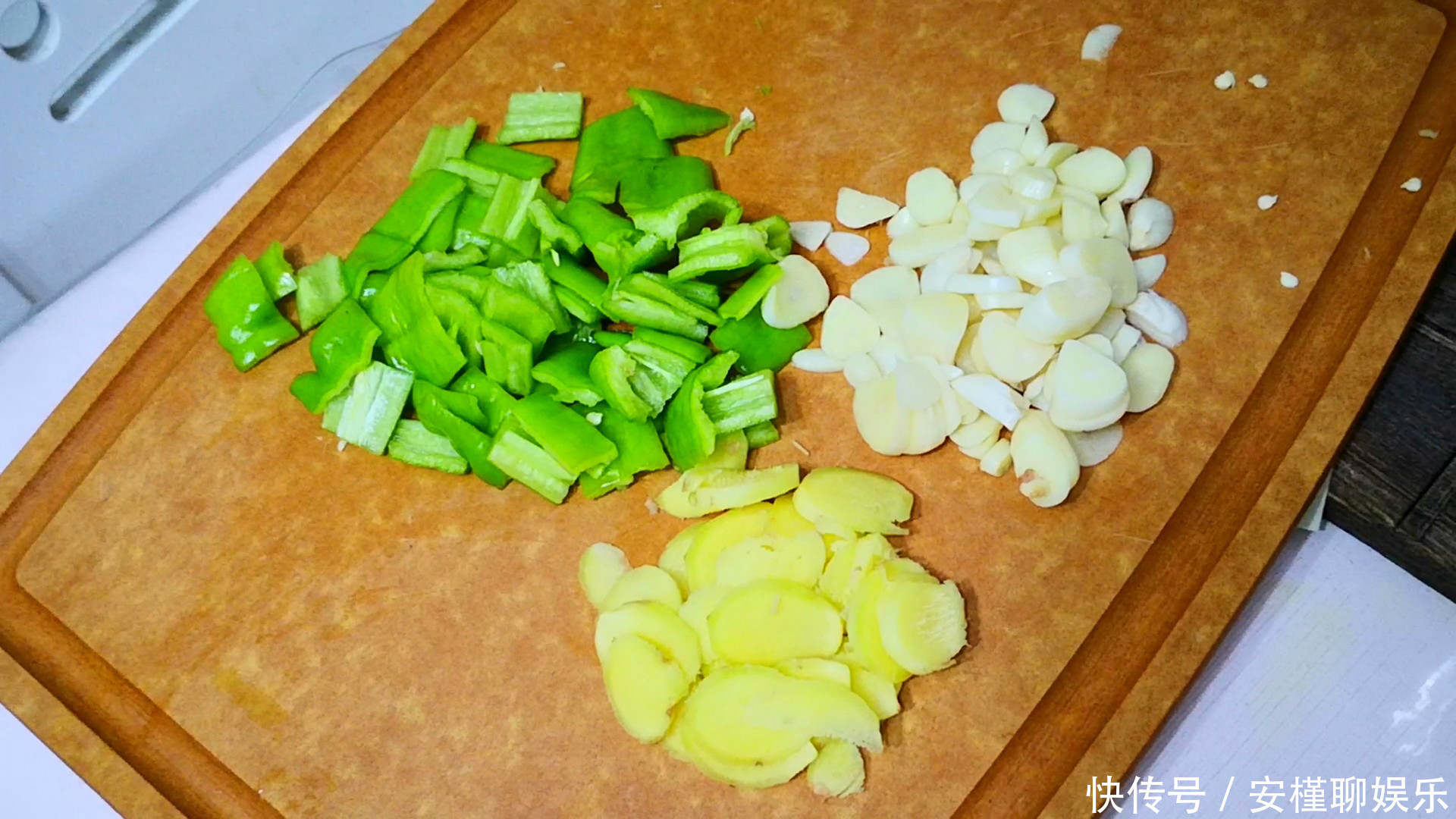 爽口|腌黄瓜有诀窍,学会这种懒人做法,香脆爽口,一次秘制5斤不够吃