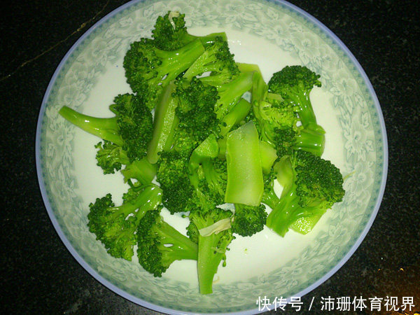 营养|西兰花和”它“一起拌,清淡爽口,营养丰富,孕妇多食用也好