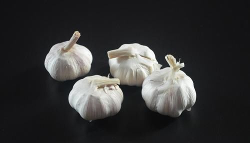 蒜皮|剥大蒜别再用刀拍了,只需借助它,快速又不伤手,方法太棒了