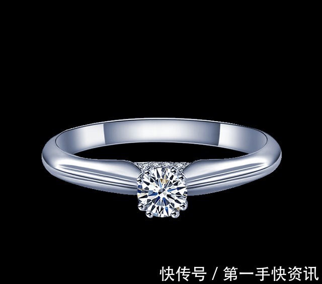 戒指 求婚戒指应该戴在女方哪个手指!