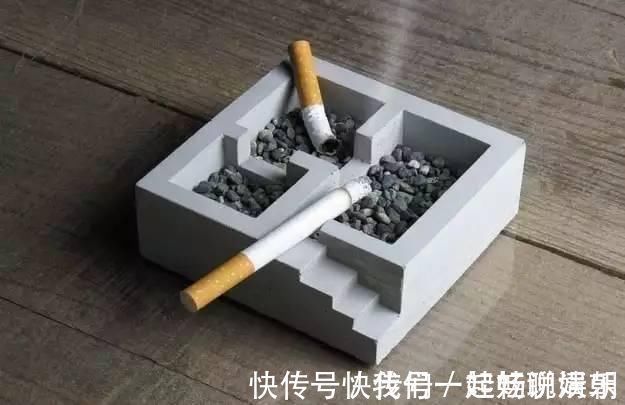 把这些东西倒进花盆里,家里的花都长疯了!