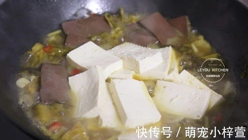 天冷时，一定要吃这一锅，酸爽开胃，没放肉，却比肉还好吃