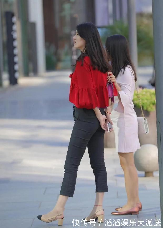 露脐 直筒裤搭配露脐T恤,休闲随性又时髦,仙女范十足