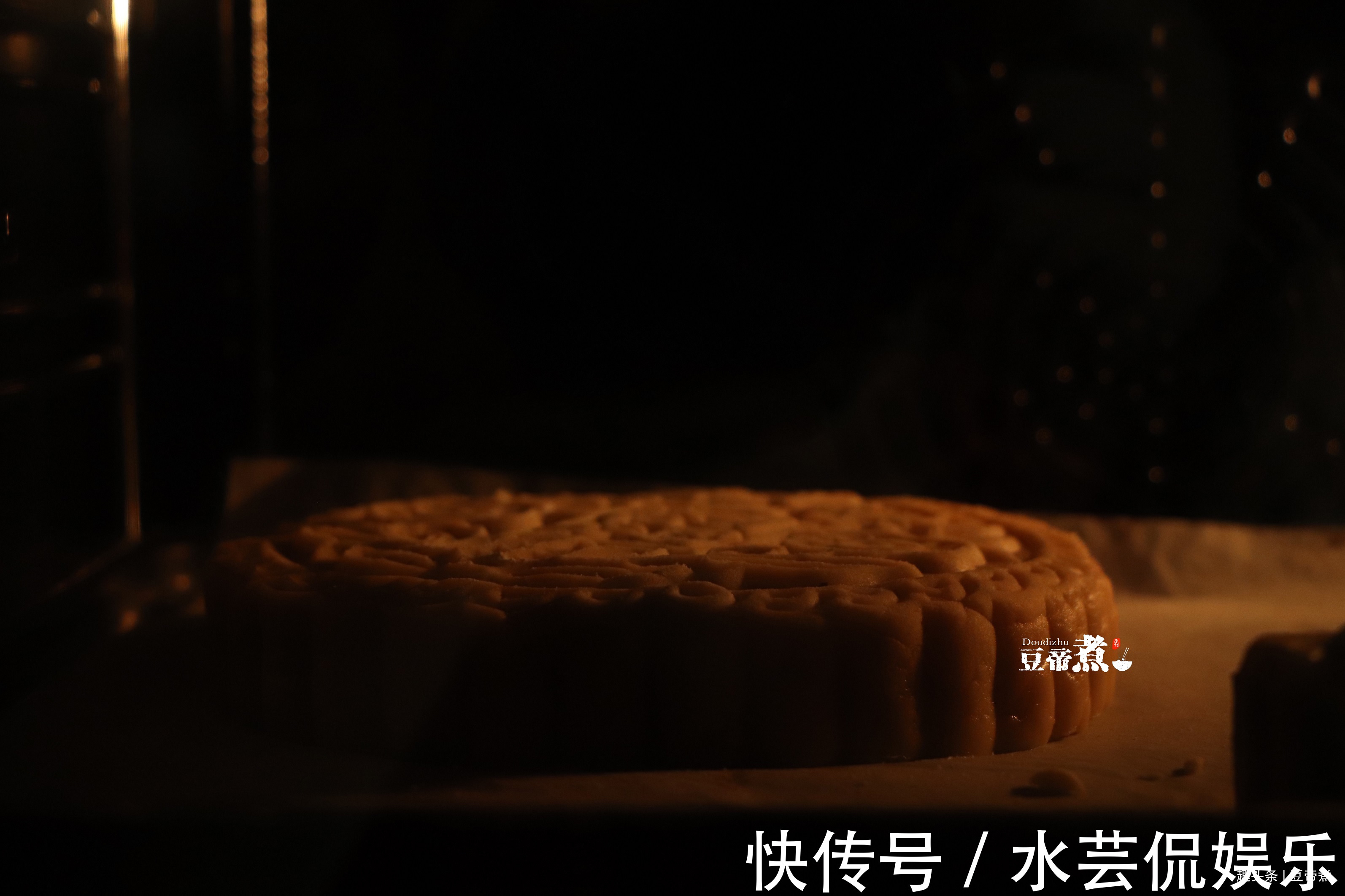 低筋面粉|一斤多重的月饼有六个蛋黄,没等回油,就被抢走吃掉,有那么馋吗