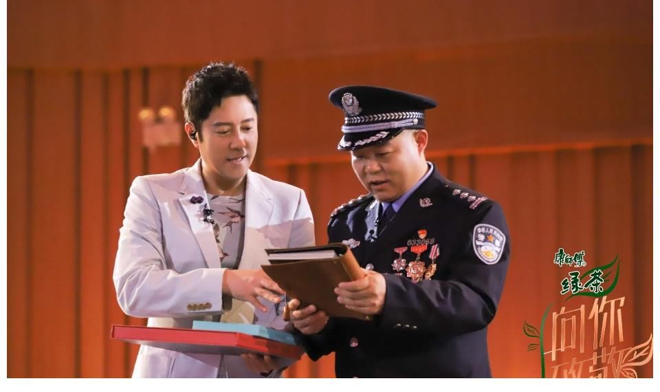 《向你致敬》讲述扫黑风暴幕后故事蔡国庆献唱扫黑先锋王德胜落泪