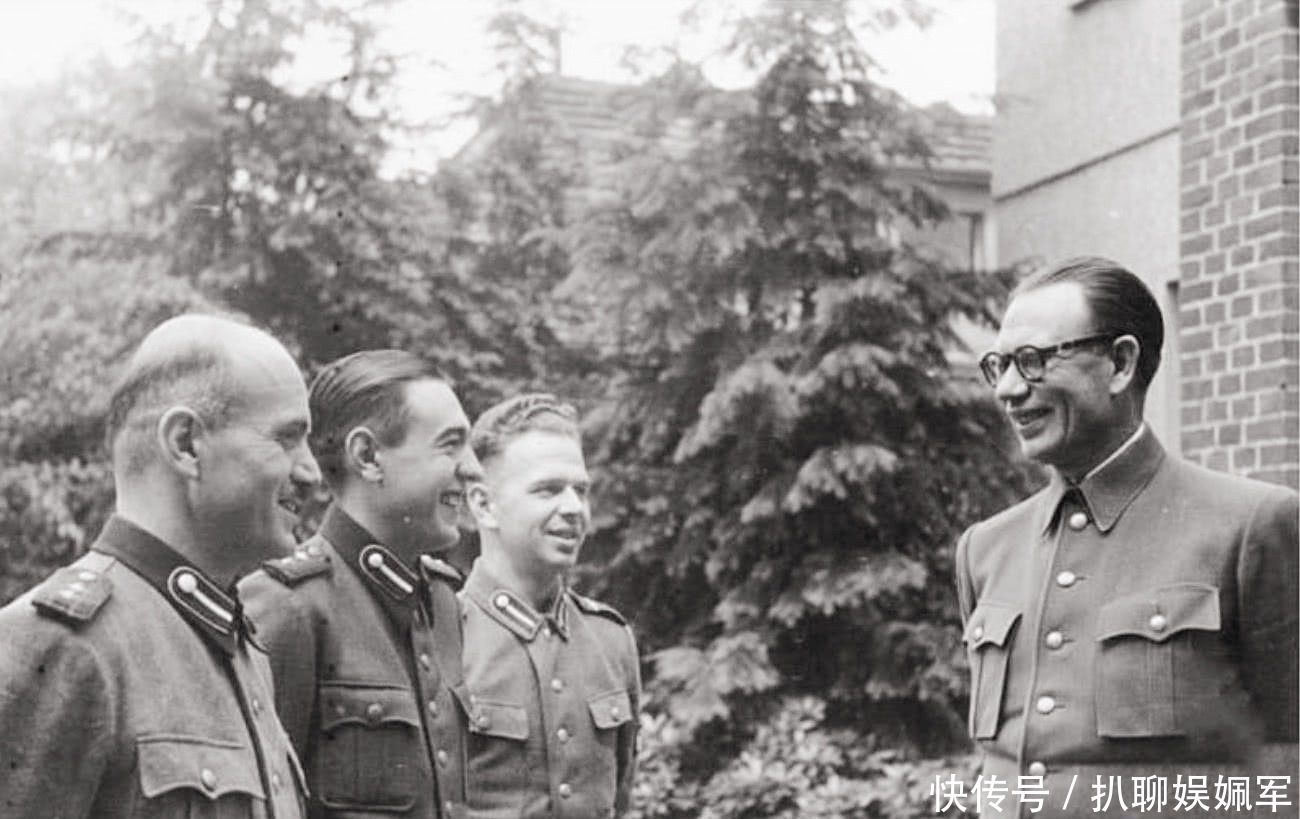 自尽|五万苏军身陷重围，少将英勇突围壮烈自尽，司令员却叛逃敌军