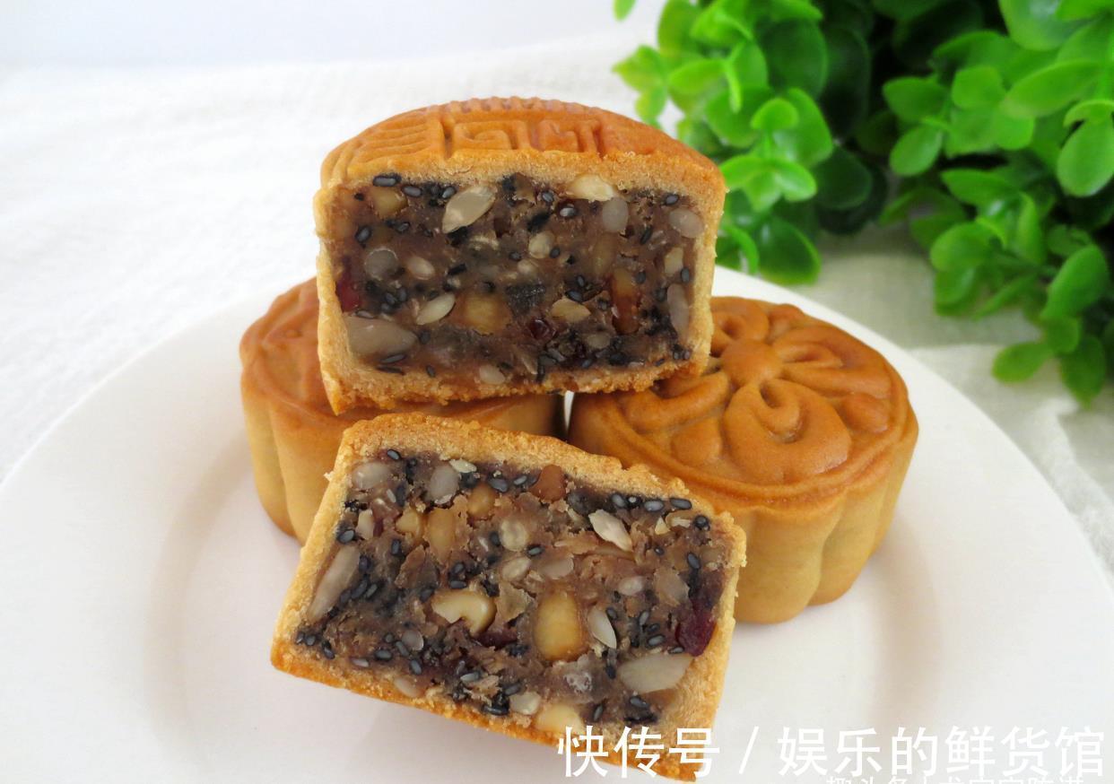 烤箱|自制五仁馅月饼,放白糖还是红糖,区别很大,别放错了