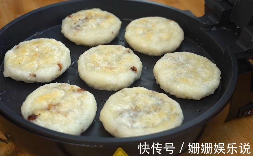 花生|糯米这样做太好吃了,上锅一蒸一烙,香甜软糯,全家人都爱吃