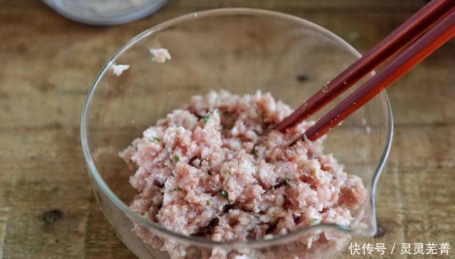 炸藕|外酥里嫩的炸藕夹,告诉你一个小妙招,藕夹好看又好吃!