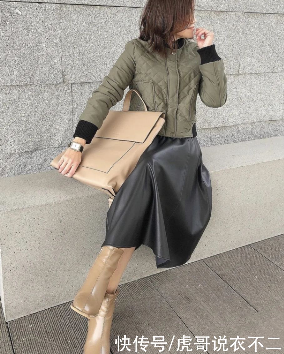 50岁女人冬季穿衣要年轻点，看日本博主示范，每一套都好优雅