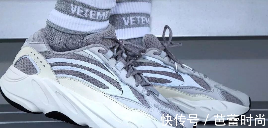 阿迪达斯 Nike赶走了侃爷，诞生了阿迪达斯yeezy350,耐克现在后悔也来不及!