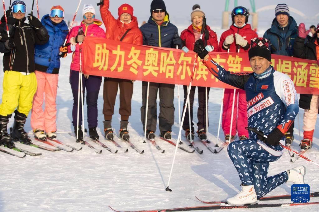 冬奥|江面“冰场”变“雪场” 越冰滑雪 为冬奥加油