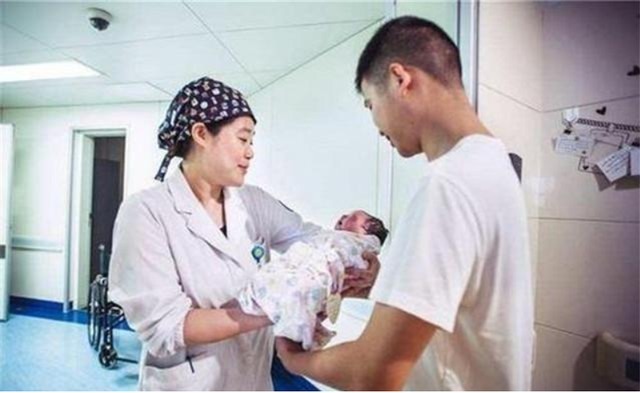 出生证|给娃取名叫王奈,办出生证时护士打错字,妈妈不怒反笑:不改了