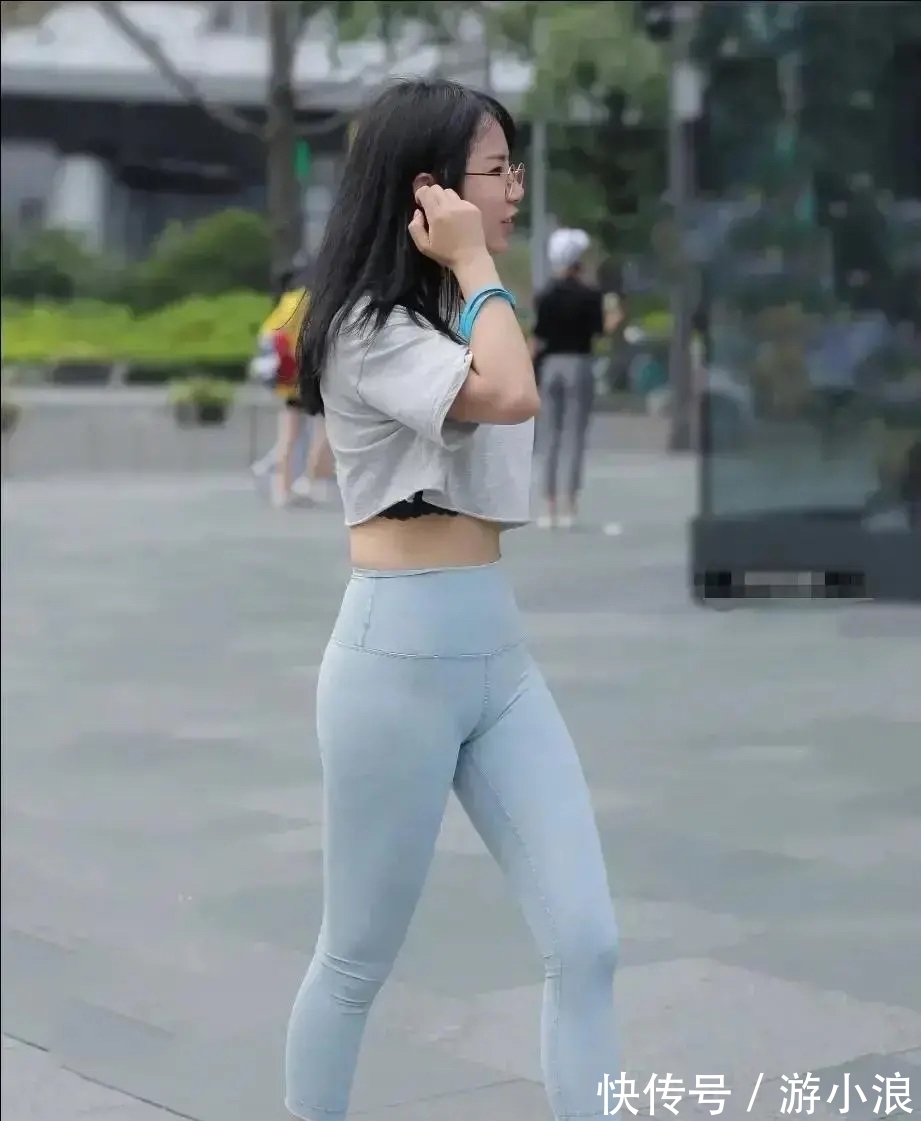 魅力 打底裤彰显帅气时尚魅力,显得自然而随意