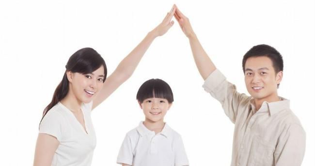 攀比|小娃总穿旧衣,老师以为家庭困难约见父母,发现爸爸穿一身名牌