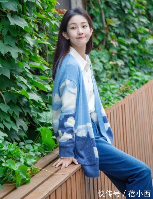 牛仔裤|换季当然要穿“针织衫+牛仔裤”!时髦耐看还百搭,直接照搬也美