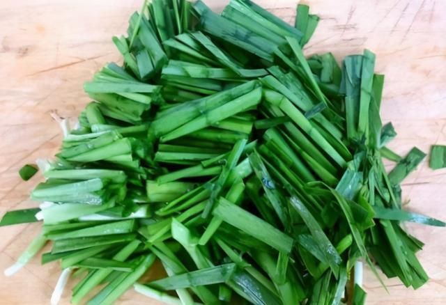 春天,我常用2样素菜炒着吃,不放肉也照样鲜美,一盘都不够吃