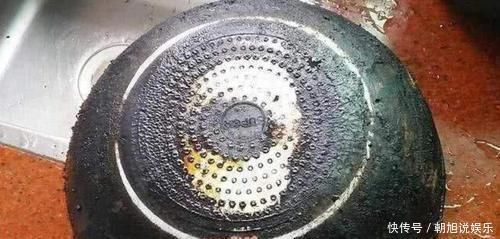 烟灰|锅用久了，底部“黑垢”厚又硬教你一个小妙招，干净还不费劲