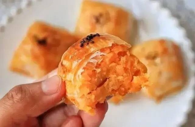 红薯这做法火了，香甜酥脆，咬一口酥掉渣，3分钟学会！