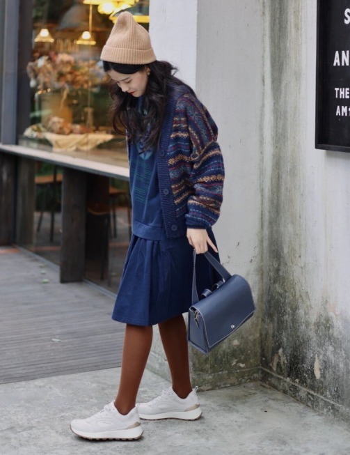 时髦|冬天的“毛衣”该怎么穿?建议搭配半身裙,让你温柔时髦有女人味