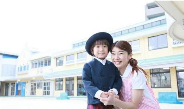 “假精致式带娃”正兴起,家长没钱还要穷讲究,这种日子不累吗?